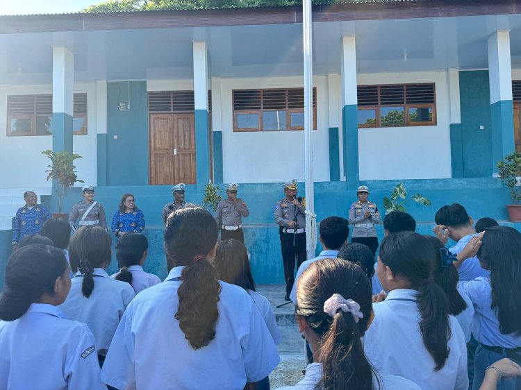 Satlantas Polresta Kupang Kota Sosialisasikan Keselamatan Berkendara di SMA Negeri 11 Kota Kupang