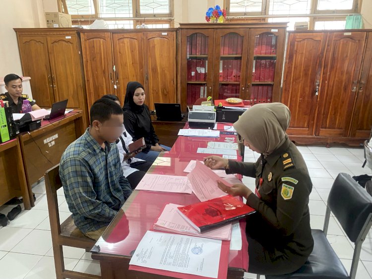 Penyidik Reskrim Polsek Alak, Resmi Serahkan Tersangka Persetubuhan Anak di Bawah Umur ke Kejaksaan.