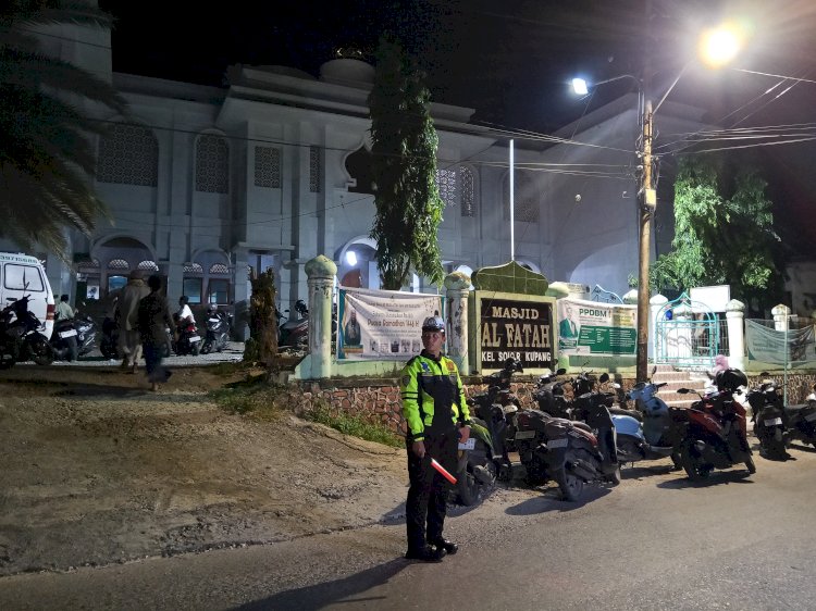 Polresta Kupang Kota Amankan Sholat Tarawih di Sejumlah Masjid di Kota Kupang