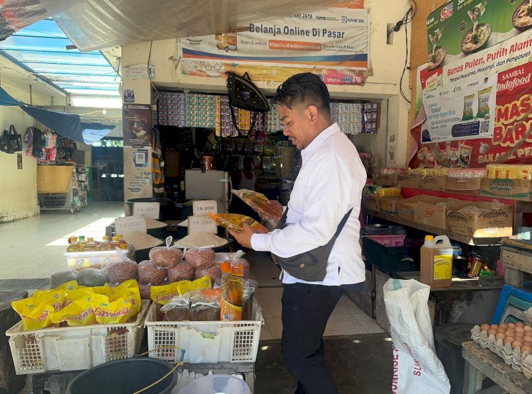 Memasuki Bulan Ramadhan, Satgas Pangan Polresta Kupang Kota Lakukan Sidak Bahan Pokok di Pasar Oebobo.