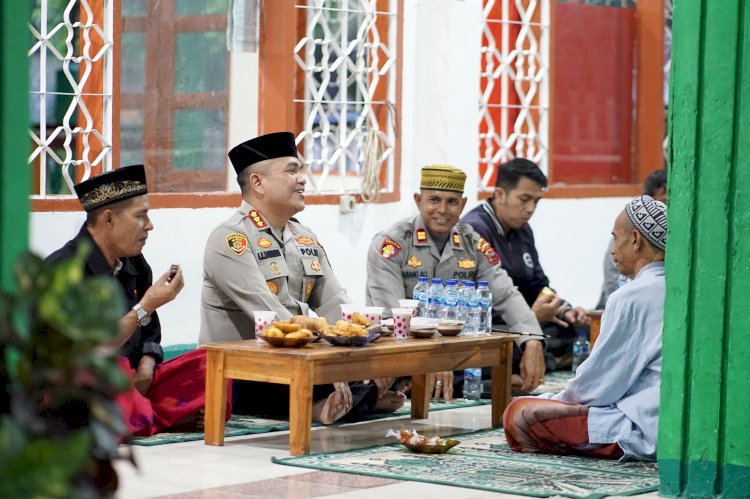 Safari Ramadhan, Kapolresta Kupang Kota Berbuka Puasa Bersama Jemaah Masjid Nurul Quwah Lasikode.