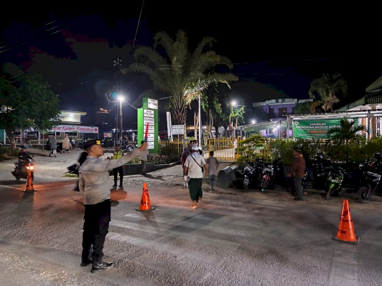 Jamin Ketenteraman Jemaah yang Tarawih, Polsek Jajaran Polresta Kupang Kota Lakukan Pengamanan Masjid.