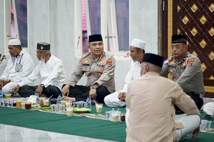 Safari Ramadhan ke Masjid di Oebufu, Kapolresta Kombes Aldinan Gelar Buka Puasa Bersama.