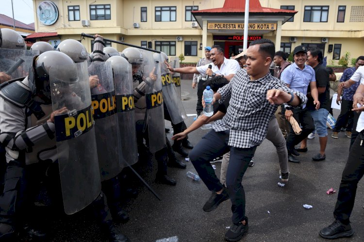 Jelang Hari Buruh Internasional, Polresta Kupang Kota Siapkan Personel Melalui Latihan Dalmas.