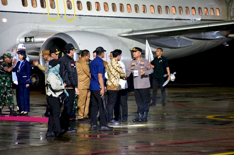 Kunker ke Kota Kupang, Kapolresta Aldinan Manurung Sambut Kedatangan Wapres Gibran di Bandara El Tari.