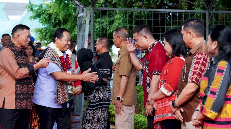 Kapolda NTT Tiba di Kupang, Kapolresta Kupang Kota Ikut Dalam Penyambutan di Bandara El Tari.