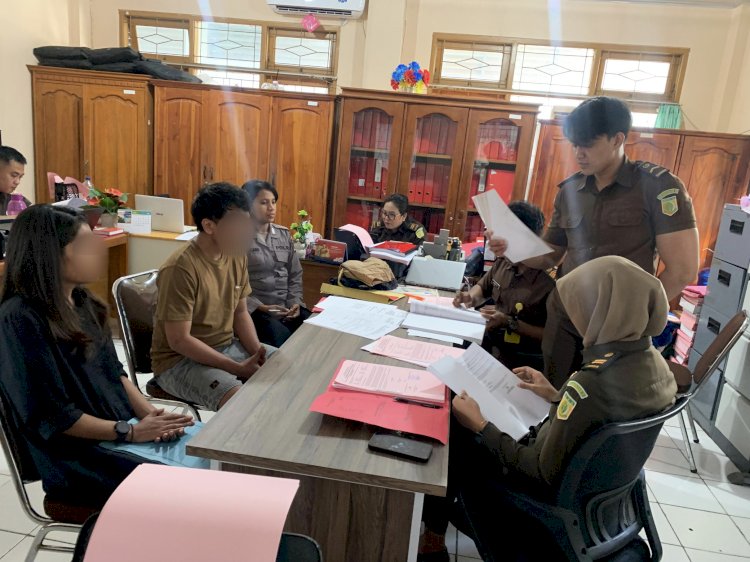 Tersangka Kasus Persetubuhan Anak Dibawah Umur Dilimpahkan ke Kejaksaan Negeri Kota Kupang