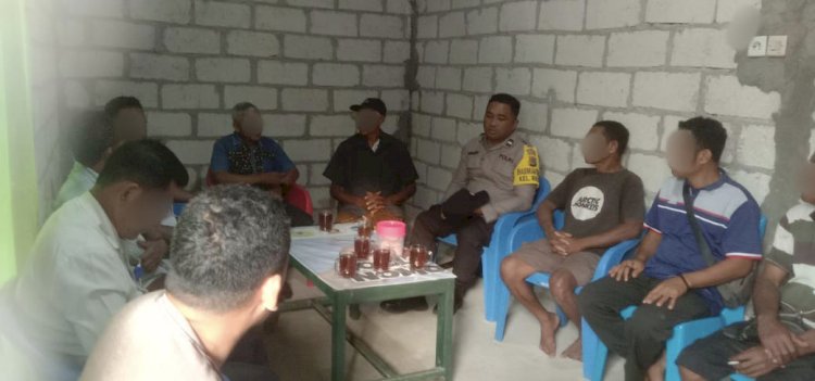 Saling Ejek dan Tersinggung, Bhabinkamtibmas Bello Mediasi Perkelahian di Antara Warganya.