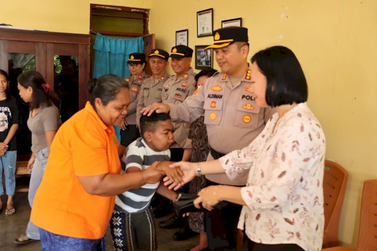 Jelang Hari Bhayangkara Ke-79, Polresta Kupang Kota Berbagi Kasih Dengan Anak Panti Asuhan Petra Fatufeto.