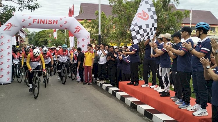 Ribuan Masyarakat dan Ratusan Hadiah Semarakkan Jalan Sehat dan Sepeda Santai Hari Bhayangkara ke -79 di Polda Kalteng