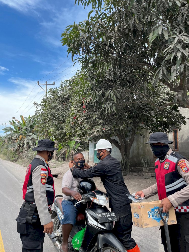 Polri untuk Masyarakat: Hadir Humanis di Tengah Bencana Erupsi Lewotobi Laki-Laki