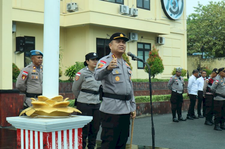 Momen Haru dan Penuh Makna, Apel Terakhir Kombes Aldinan Manurung Digelar Dibawah Guyuran Hujan.