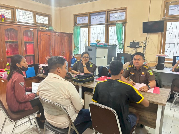 Unit PPA Satreskrim Polresta Kupang Kota Serahkan Dua Tersangka Percabulan dan Persetubuhan Anak ke Kejaksaan