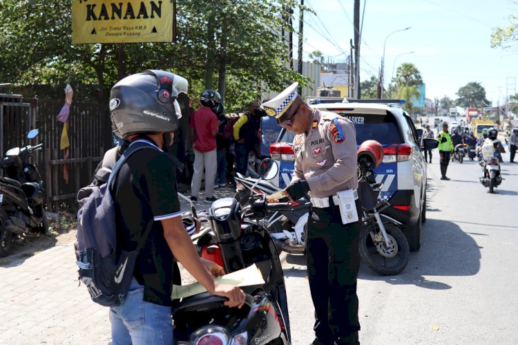 Ops Patuh Turangga: Polresta Kupang Kota Tindak 62 Pelanggar Lalu Lintas di Jalan Timor Raya.