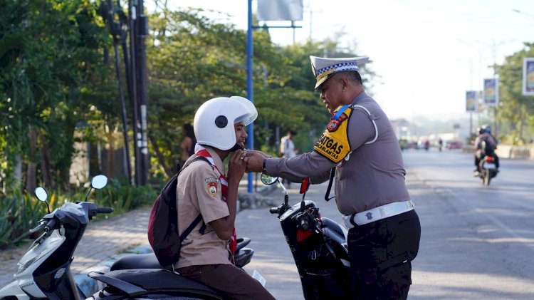 Satlantas Polresta Kupang Kota Gencarkan Gatur Lalin di Sekolah, Jaga Keselamatan Pelajar.