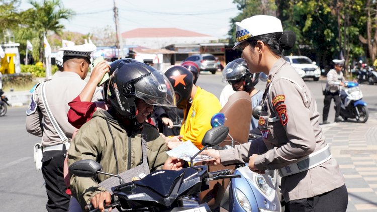 Polresta Kupang Kota Apresiasi Pengendara Tertib dalam Operasi Patuh Turangga 2025