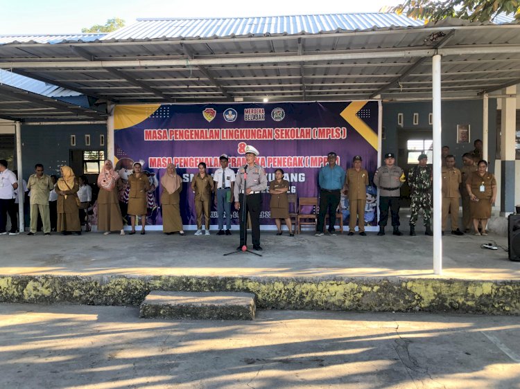 Polsek Alak Ajak Siswa SMAN 8 Kota Kupang Jadi Polisi bagi Diri Sendiri