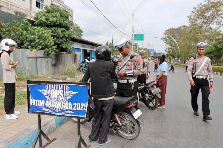 Operasi Patuh Polresta Kupang Kota Paling Banyak Tindak Pengendara Tidak Gunakan Helm SNI