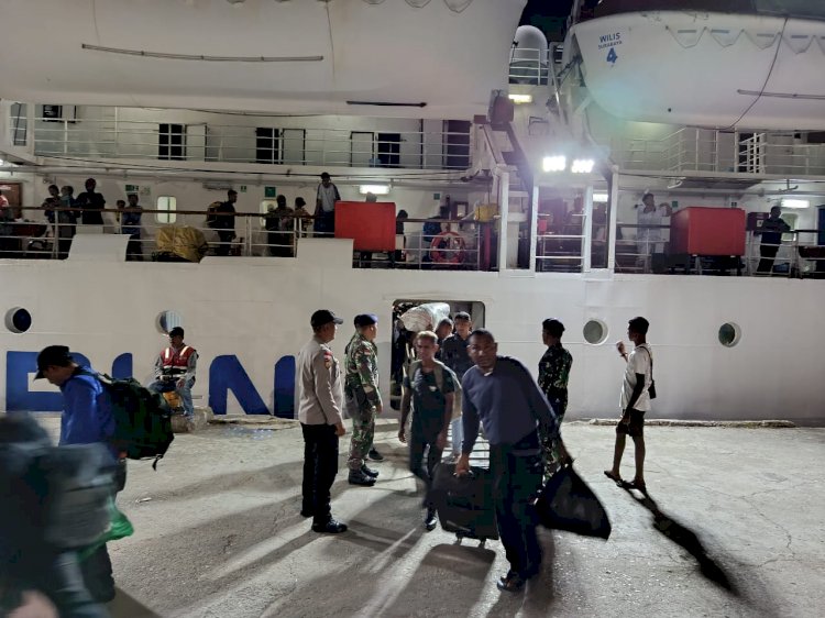 Polsubsektor Tenau Kawal Ketat Debarkasi 2.238 Penumpang KMP Tidar di Pelabuhan Tenau