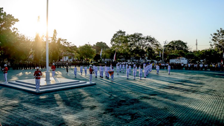 Wakapolresta Ikuti Upacara Penurunan Bendera HUT RI Tingkat Kota Kupang, Berlangsung Khidmat dan Lancar.