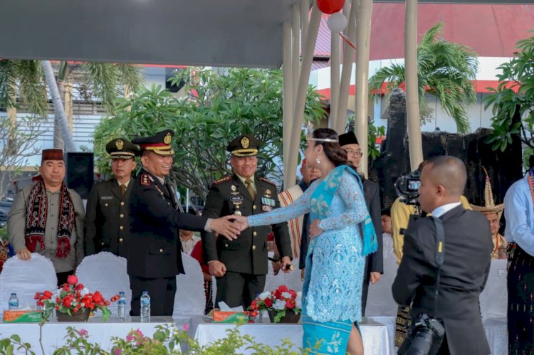 Wakapolresta Ikuti Upacara Penurunan Bendera HUT RI Tingkat Kota Kupang, Berlangsung Khidmat dan Lancar.