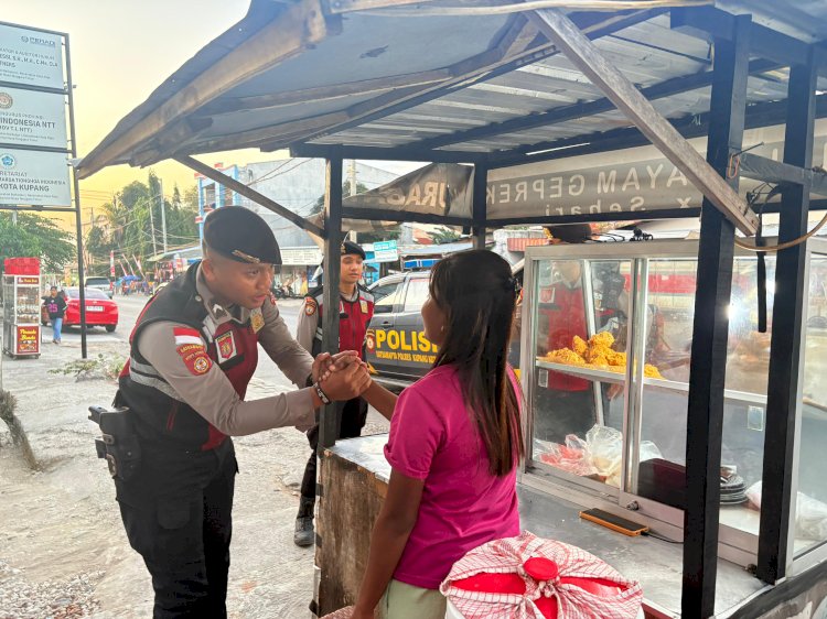 Tingkatkan Patroli Siang, Sore dan Malam, Sat Samapta Polresta Kupang Kota Sambangi Para pelaku UMKM.