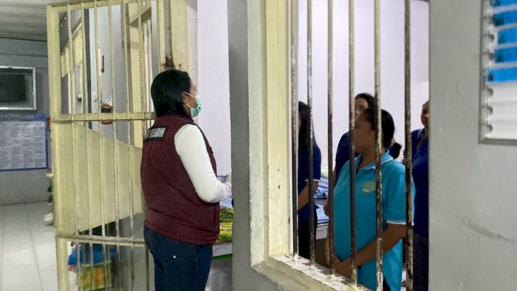 Polwan Polresta Kupang Kota Gelar Razia Blok Hunian di Lapas Perempuan Kupang