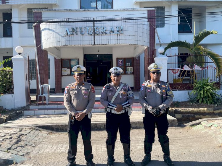 Satlantas Polresta Kupang Kota Laksanakan Pengamanan dan Imbauan Tertib Lalin di Sejumlah Gereja