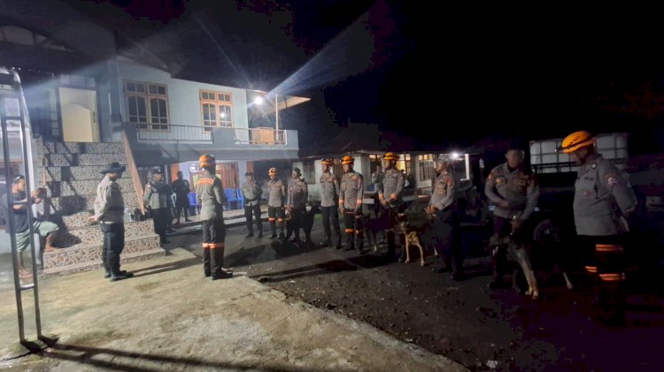 Tim K9 yang Dikerahkan oleh  Kapolda NTT Telah Tiba di Kecamatan Mauponggo, Kabupaten Nagekeo untuk Membantu Pencarian Korban yang Hilang Akibat Banjir Bandang.