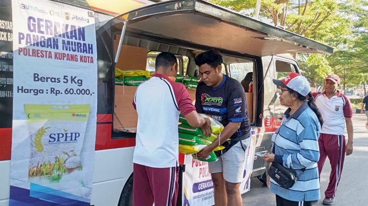 Polresta Kupang Kota Gelar Penjualan Beras Murah di CFD, Disambut Antusias Warga.