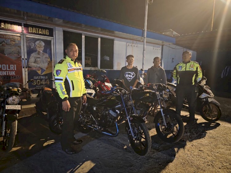 Satlantas Polresta Kupang Kota Gelar Patroli Dini Hari, Bubarkan Balap Liar dan Tertibkan Knalpot Racing.