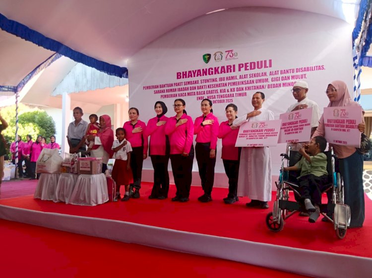 Ketua Umum Bhayangkari Salurkan 5.000 Paket Bansos, Gelar Bakti Kesehatan dan Religi di NTT.