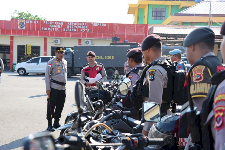 Kapolresta Kupang Kota Cek Kesiapan Ranmor Dinas dan Personel Samapta untuk Dukung Tugas Lapangan