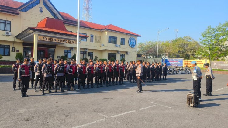 Kapolresta Kupang Kota Cek Kesiapan Ranmor Dinas dan Personel Samapta untuk Dukung Tugas Lapangan