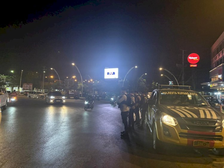 Samapta Polresta Kupang Kota Gelar Patroli Lampu Biru, Pastikan Kamtibmas Kondusif.