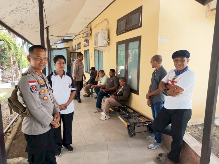 Beri Penghormatan Terakhir, Kapolsek Maulafa Melayat Jenasah Almarhum IPDA Emu di RSB Kupang.