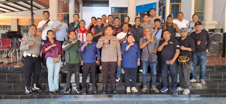 Kapolsek Kota Lama Jalin Silaturahmi dengan Insan Pers, Perkuat Sinergi Jaga Kamtibmas.