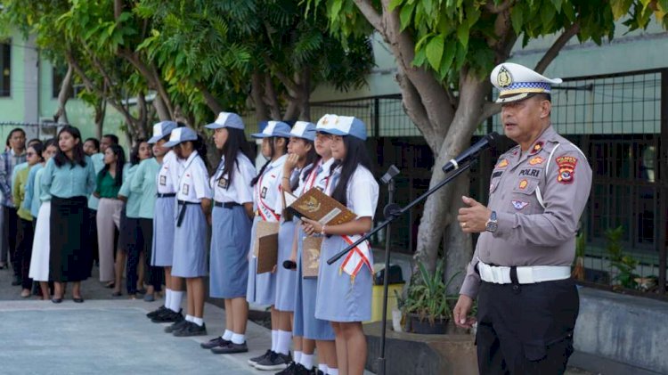 Satlantas Polresta Kupang Kota Gelar Sosialisasi Tertib Berlalu Lintas di SMAK Citra Bangsa Kupang