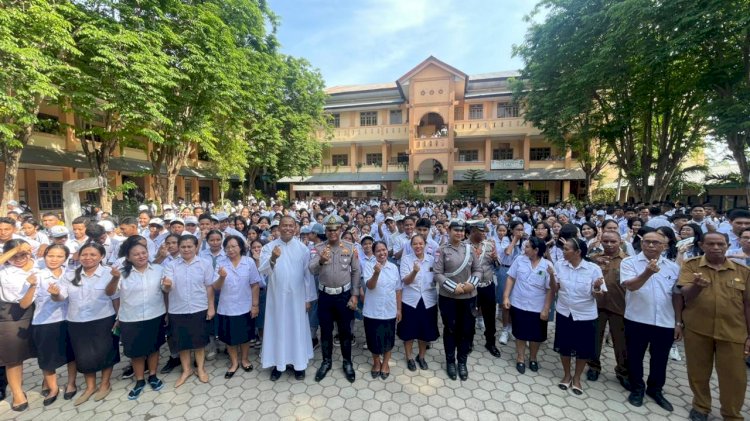 Satlantas Polresta Kupang Kota Sosialisasikan Tertib Berlalu Lintas di SMA Katolik Giovani
