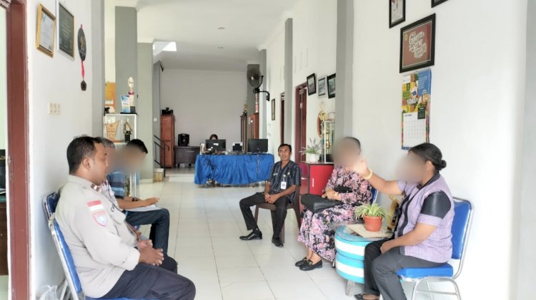 Bhabinkamtibmas Kuanino Damaikan Perselisihan Batas Tanah Antar Keluarga