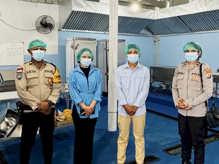 Dukung Program Makanan Bergizi Gratis, Bhabinkamtibmas Sambangi SPPG Kuanino.