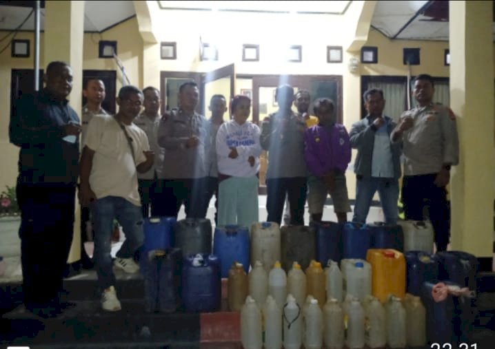 Kapolsek Alak Pimpin Kegiatan Kepolisian yang Ditingkatkan, Ratusan Liter Sopi Disita.