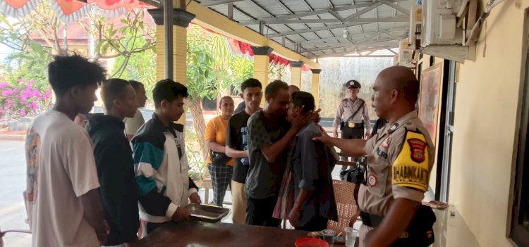 Bhabinkamtibmas Batuplat Fasilitasi Mediasi Kasus Pengeroyokan, Kedua Pihak Sepakat Damai.