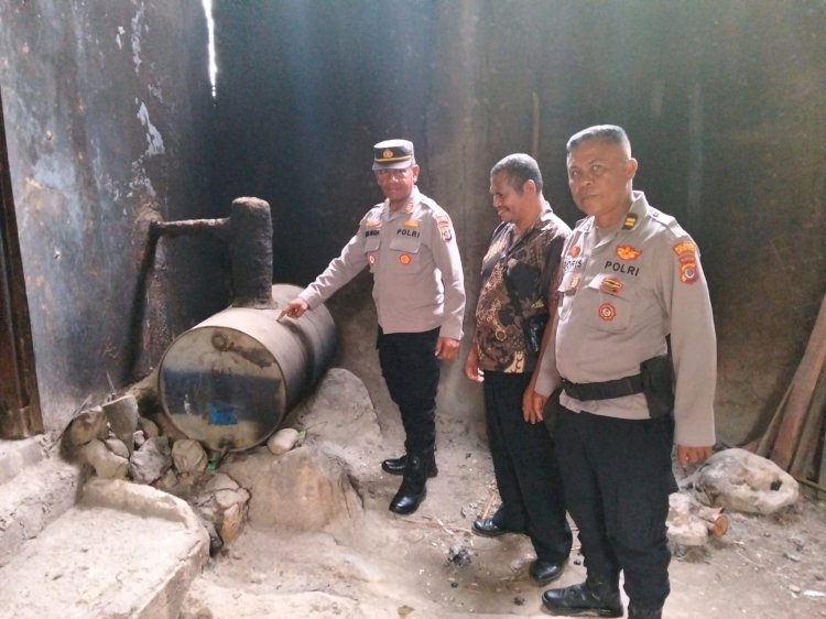 Polsek Kota Raja Intensifkan Razia Miras Tradisional, Sita Puluhan Liter Sopi dan Moke untuk Jaga Kamtibmas.