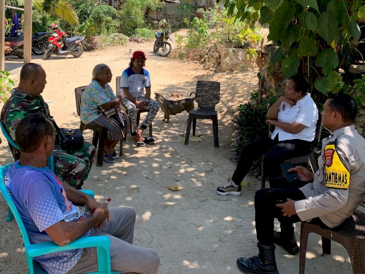 Bhabinkamtibmas Bakunase Dua Sigap Atasi Penutupan Jalan, Mediasi Jadi Solusi Efektif.