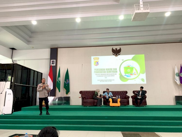 Kasat Binmas Polresta Kupang Kota Hadiri Diskusi Publik Pengelolaan Sampah Berkelanjutan di Universitas Muhammadyah Kupang