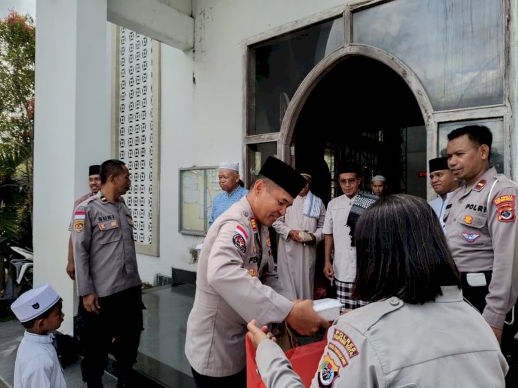 Muslim Polresta Kupang Kota Gelar Kegiatan Jumat Berkah di Masjid Nur-Musafir