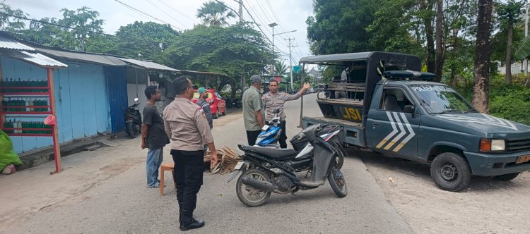 Gunakan Pendekatan Humanis, Piket Polsek Maulafa Berhasil Buka Akses Jalan yang Ditutup Saat Ibadah Pemakaman di Jalur 40.