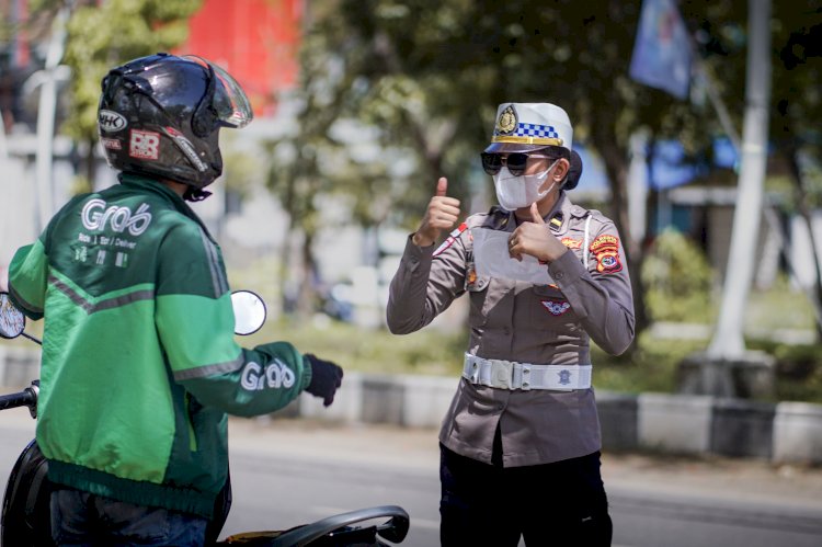 Satlantas Polresta Kupang Kota Apresiasi Ojol Tertib Lalu Lintas pada Operasi Zebra Turangga 2025
