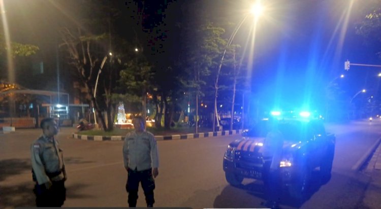Patroli Cipta Kondisi Polsek Kota Raja di Malam Hari, Jaga Keamanan dan Tangani Aduan Warga.